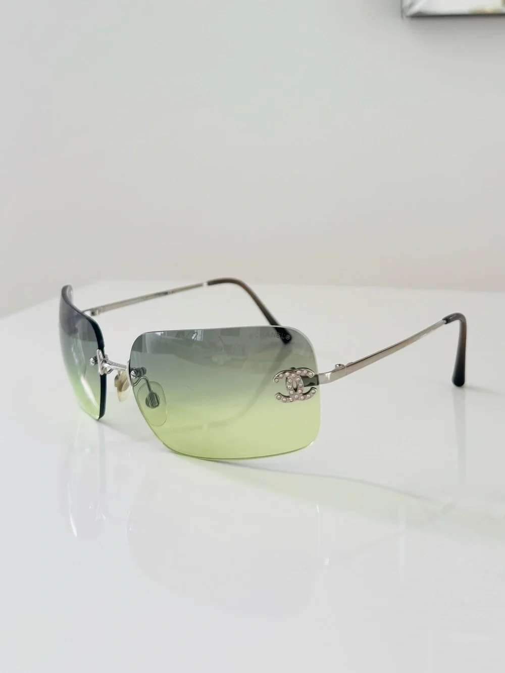 Extremely rare 🧚🏻‍♀️ Chanel rimless crystal sunglasses.